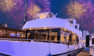 Luxury Catarmaran Canal